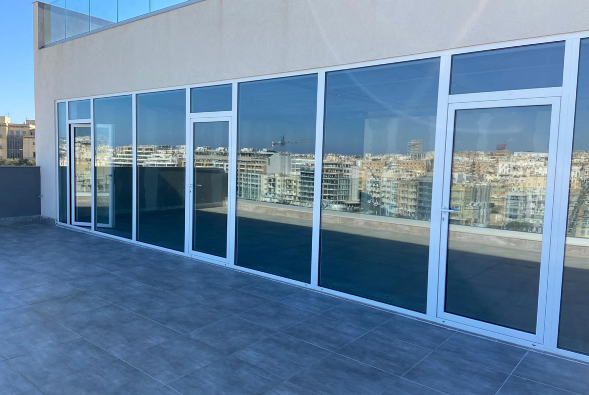 Seafront Office Building in Pieta for Rent