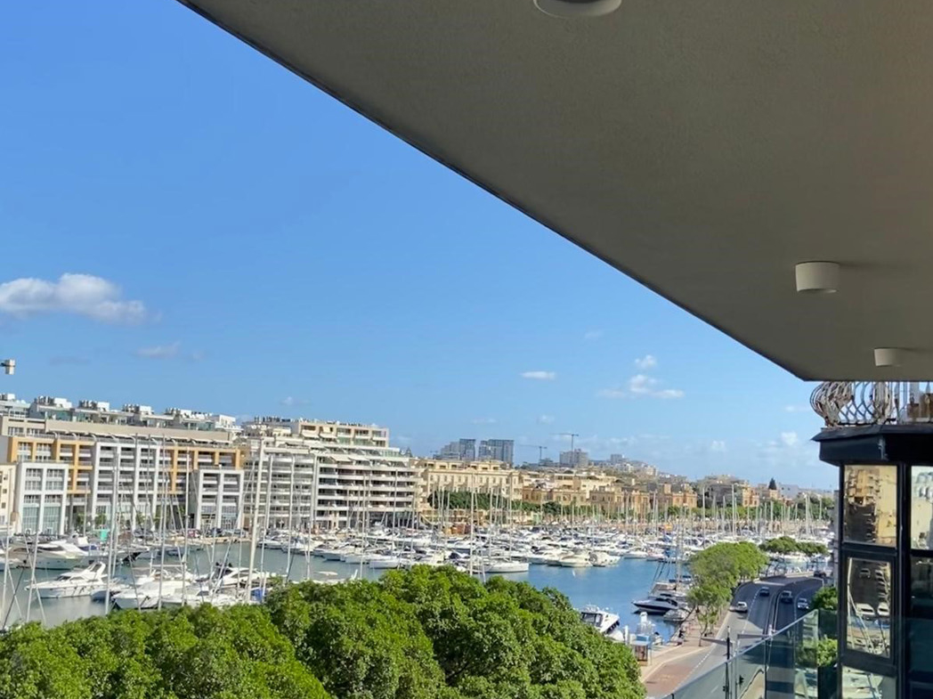 Seafront Office Building in Pieta for Rent