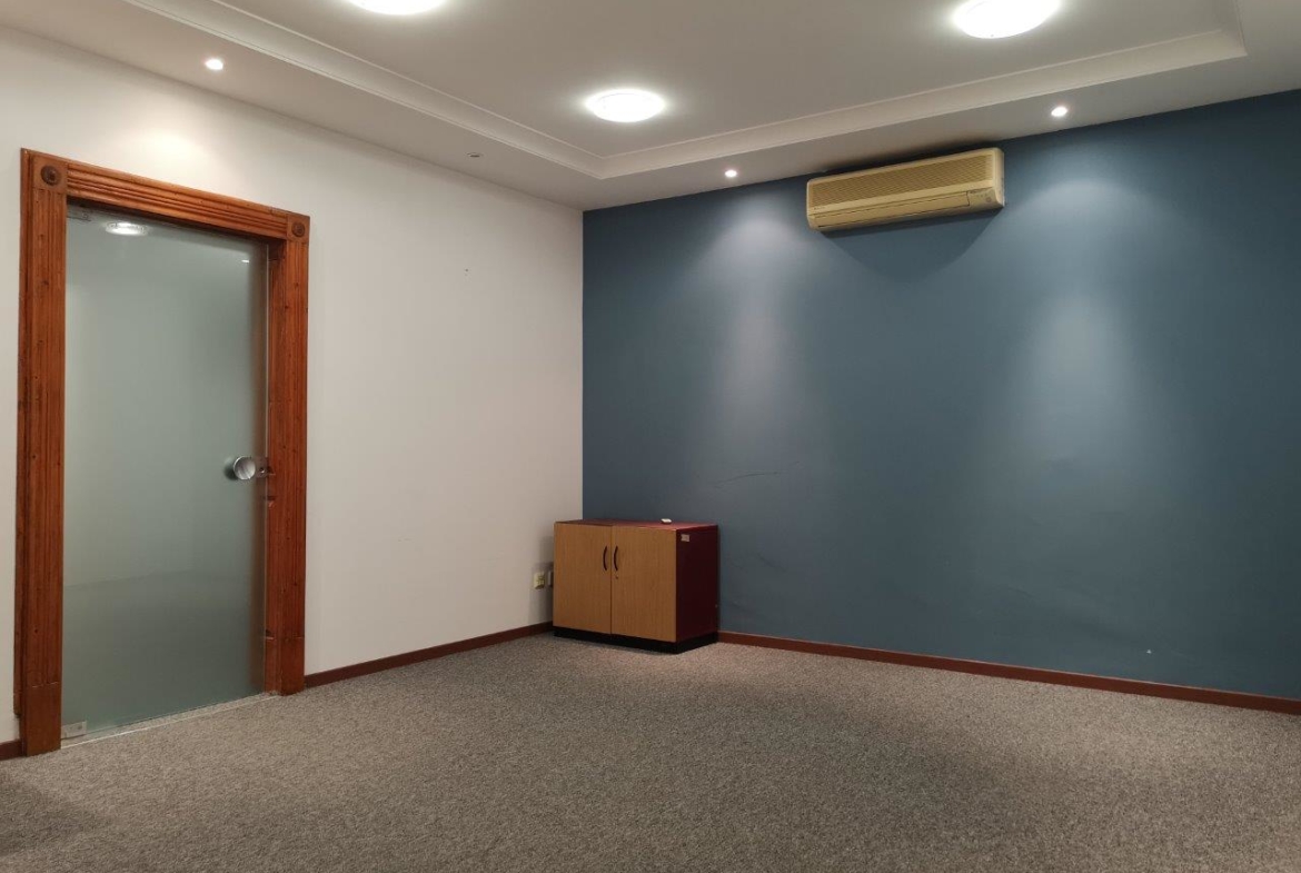 250m2 Office for Rent in Valletta