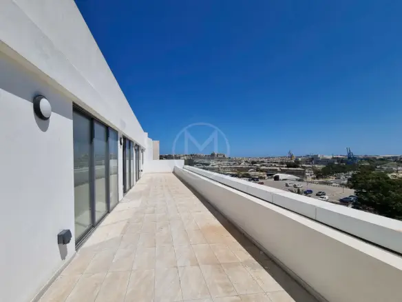 Central Penthouse Office for Rent