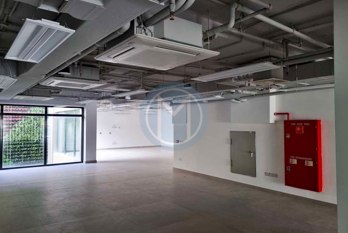 325 SQM Office To Let