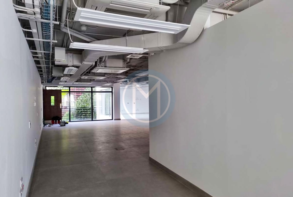 325 SQM Office To Let