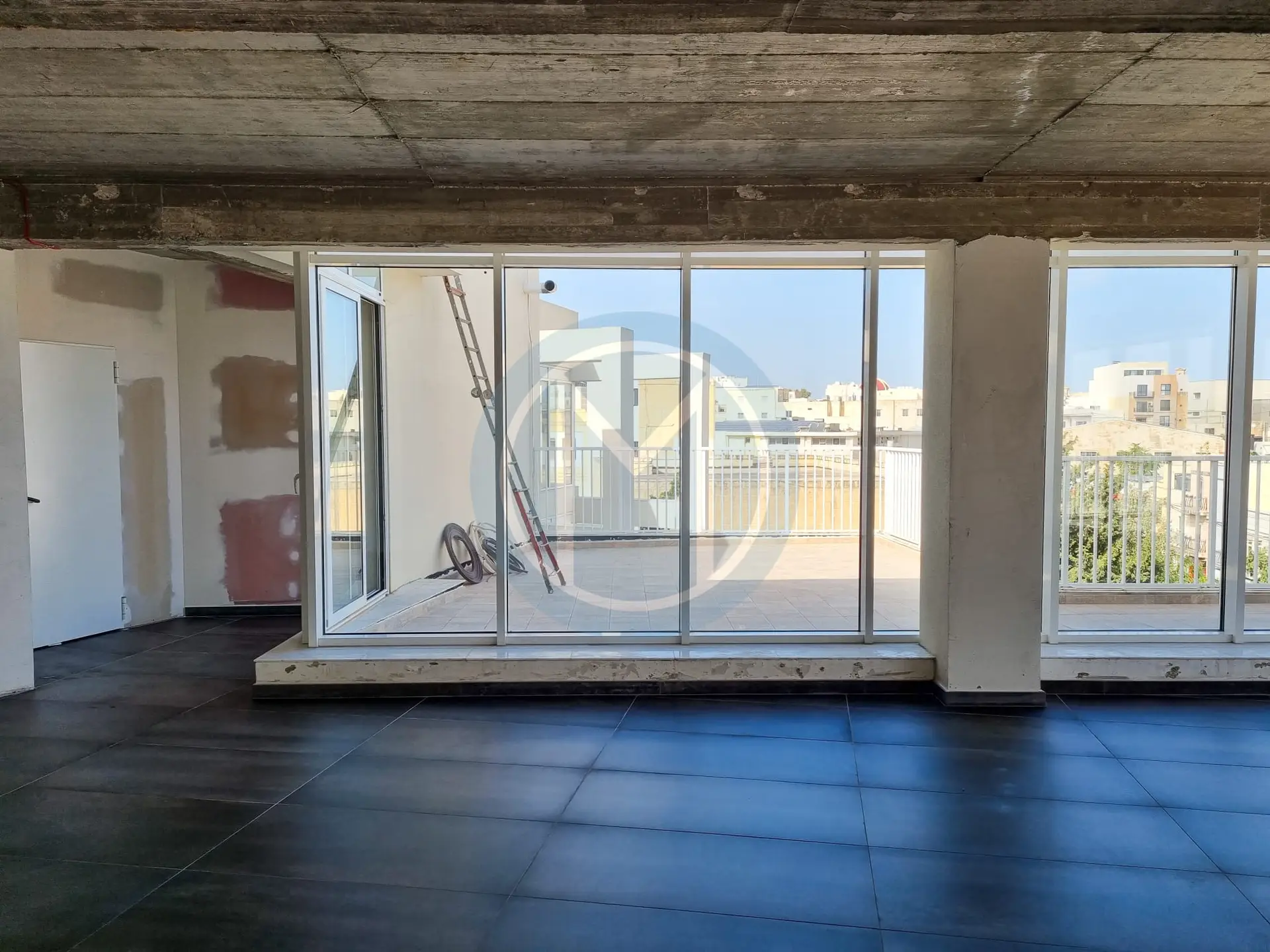 Central Penthouse Office To Let