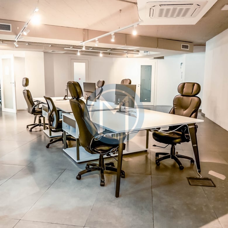 400 SQM Office To Let