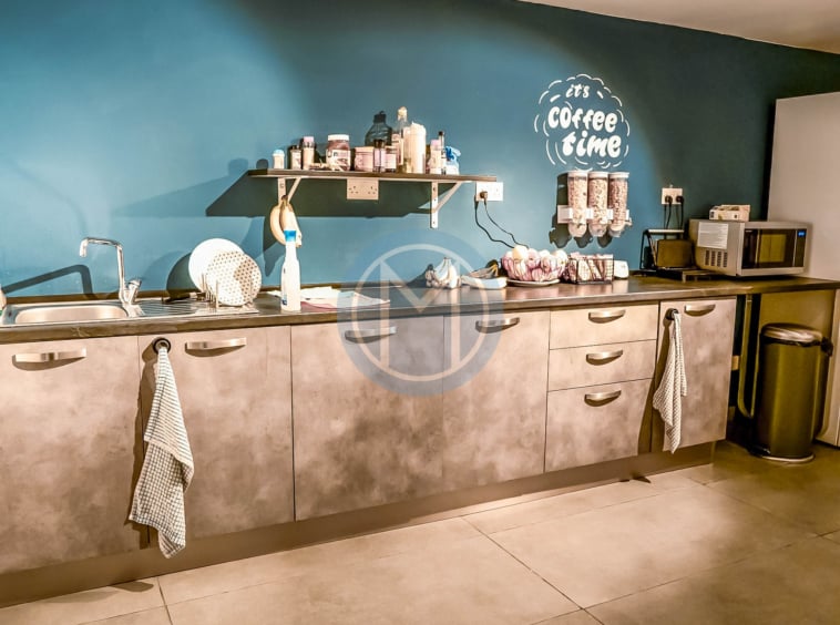 400 SQM Office To Let