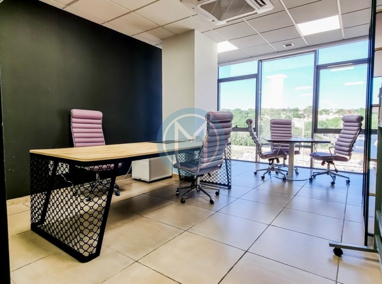 Central Corner Office To Let