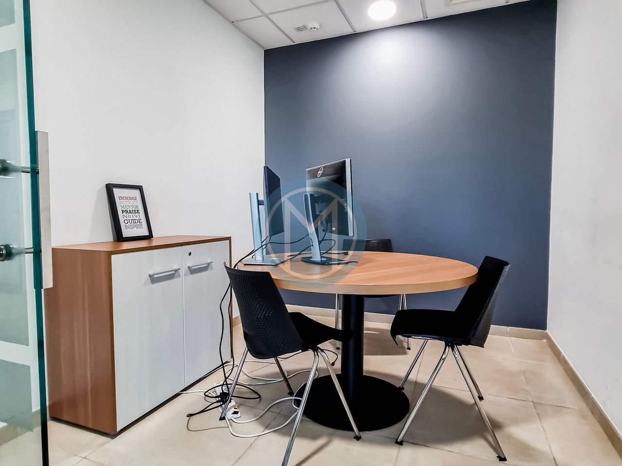 Central Corner Office To Let