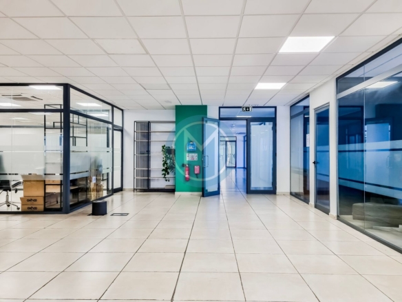 2000 SQM Office To Let