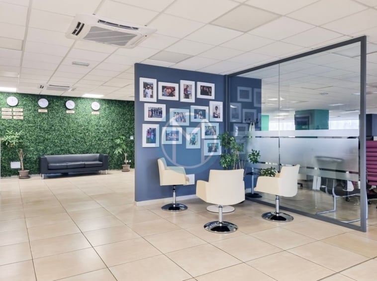 2000 SQM Office To Let