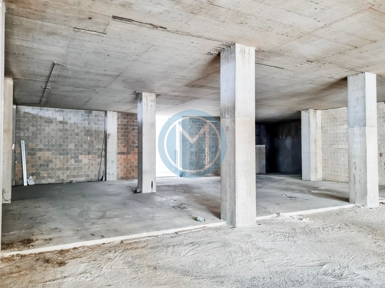 500 SQM Office & Storage To Let
