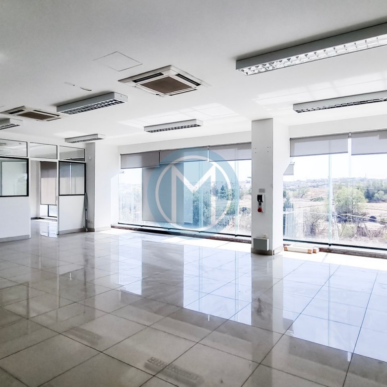 400 SQM Corner Office To Let