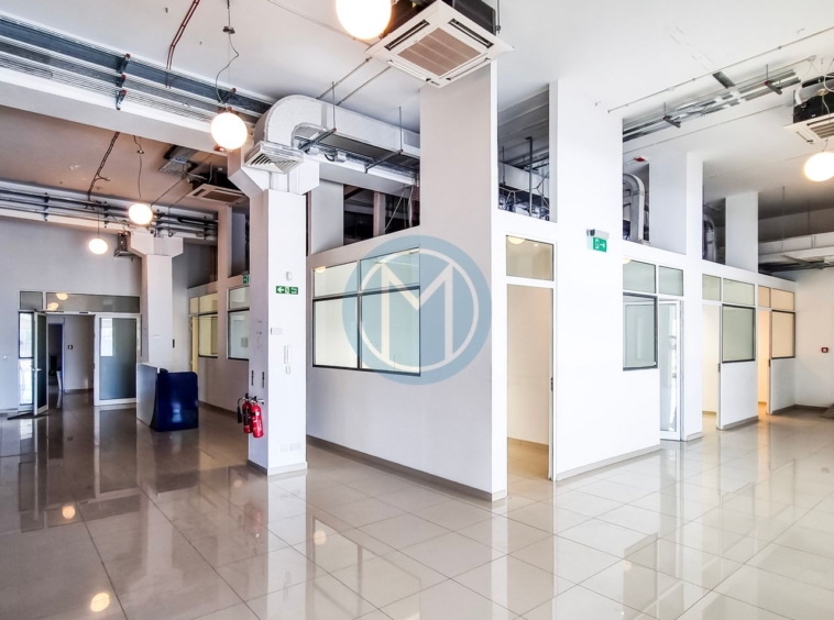 400 SQM Corner Office To Let