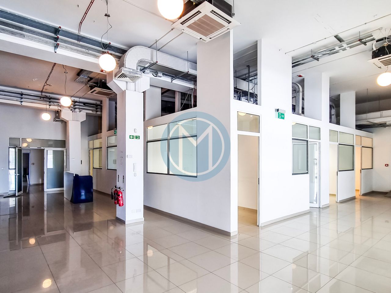 400 SQM Corner Office To Let