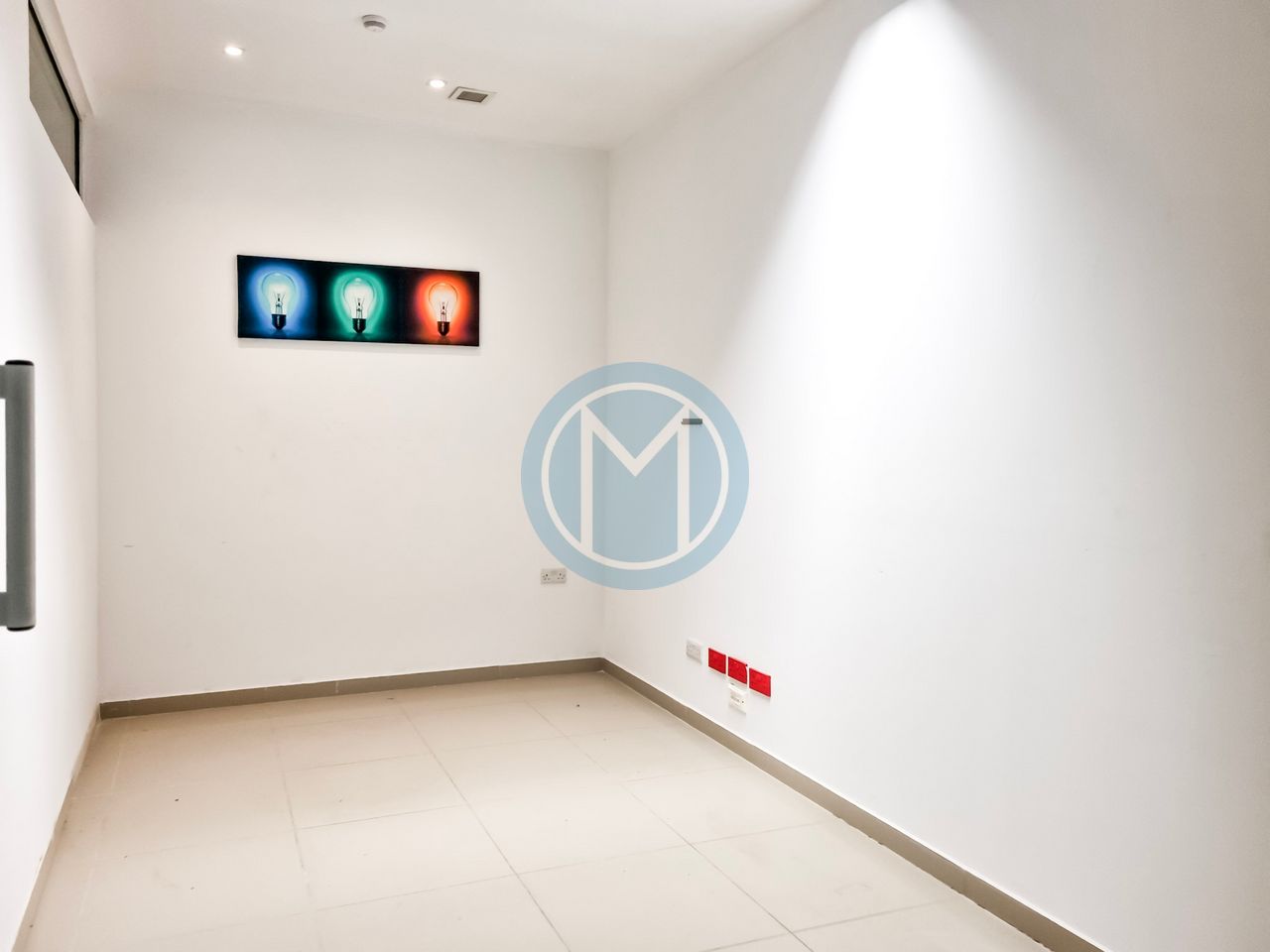 400 SQM Corner Office To Let