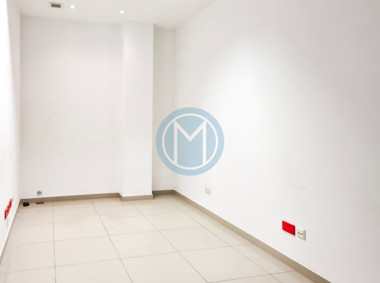 400 SQM Corner Office To Let