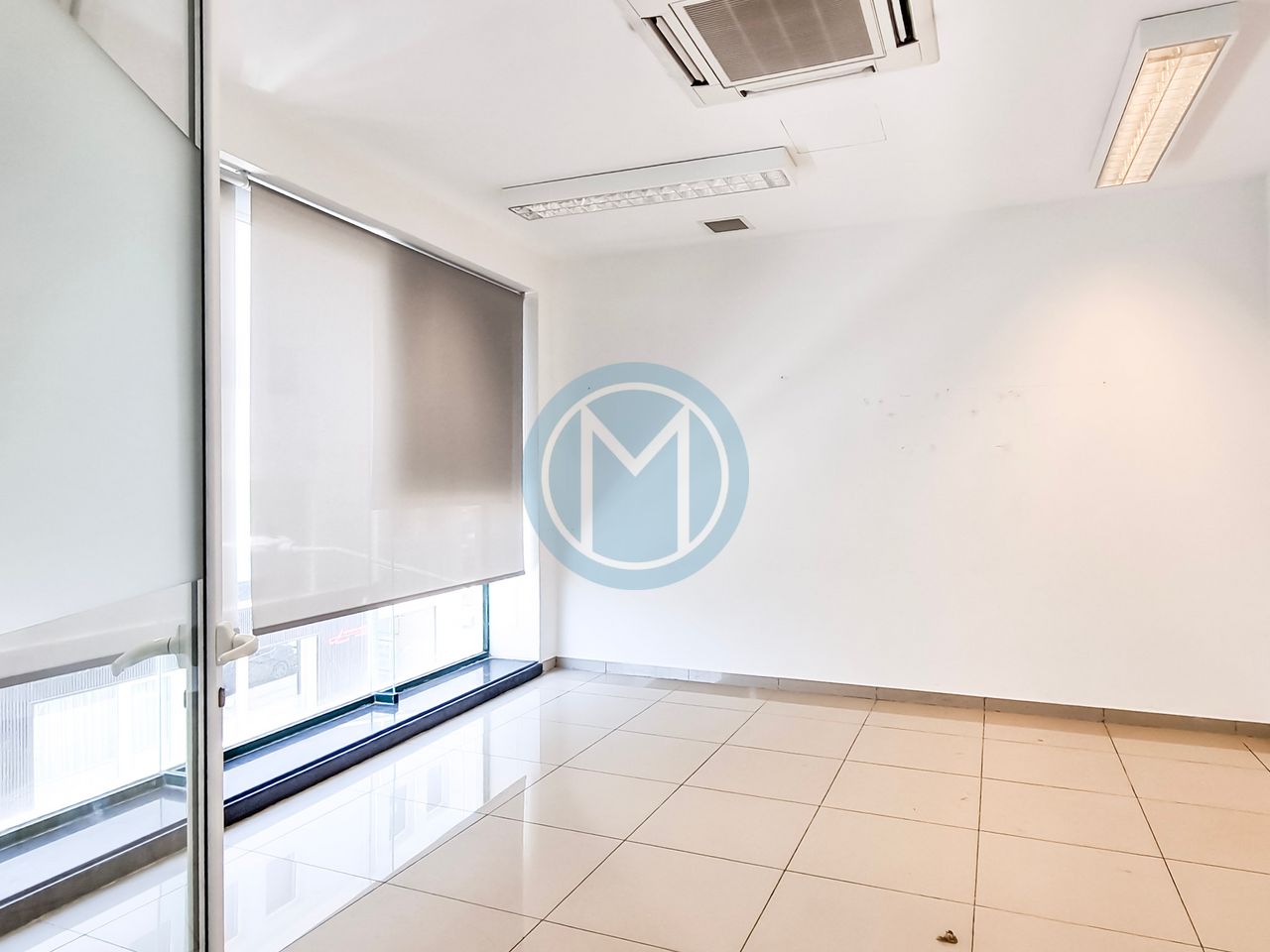 400 SQM Corner Office To Let