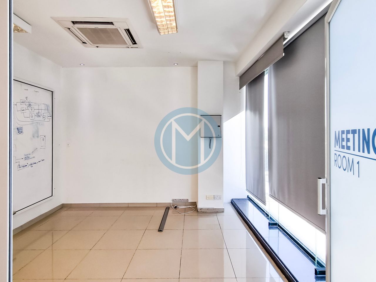 400 SQM Corner Office To Let