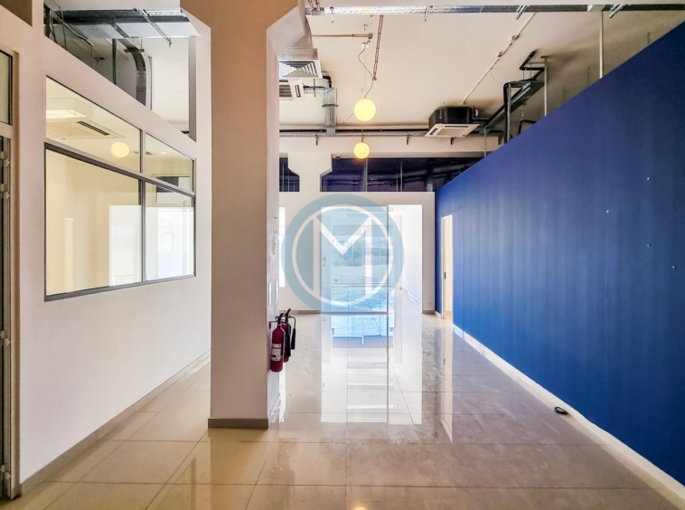 400 SQM Corner Office To Let