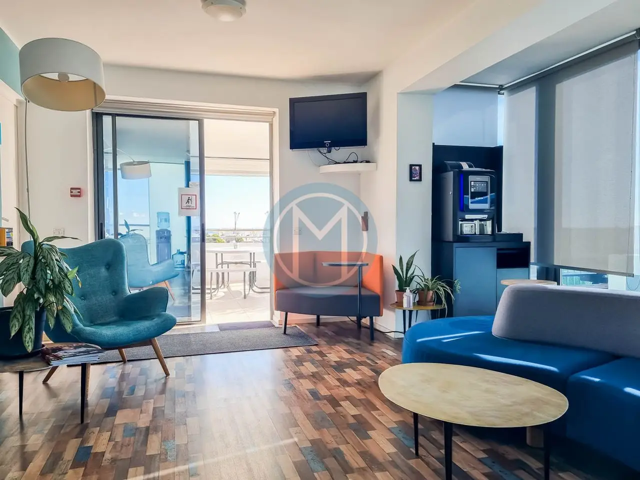 Plug & Play Large Private Office