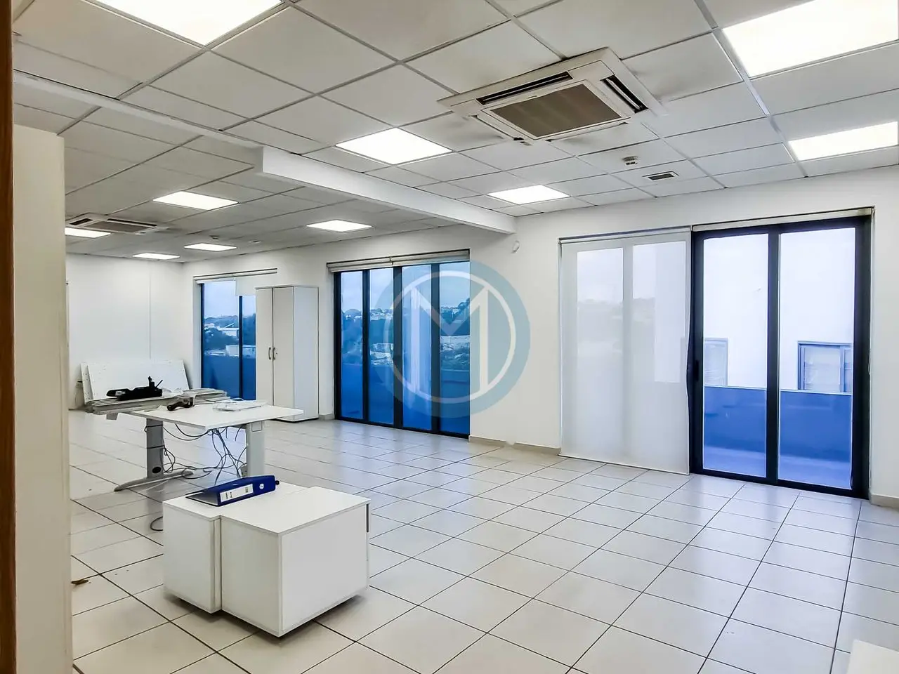 692db1db4b0525a0cf9f48f5_692db0ab4b0525a0cf9f40b6 Penthouse Office in San Gwann Business Centre