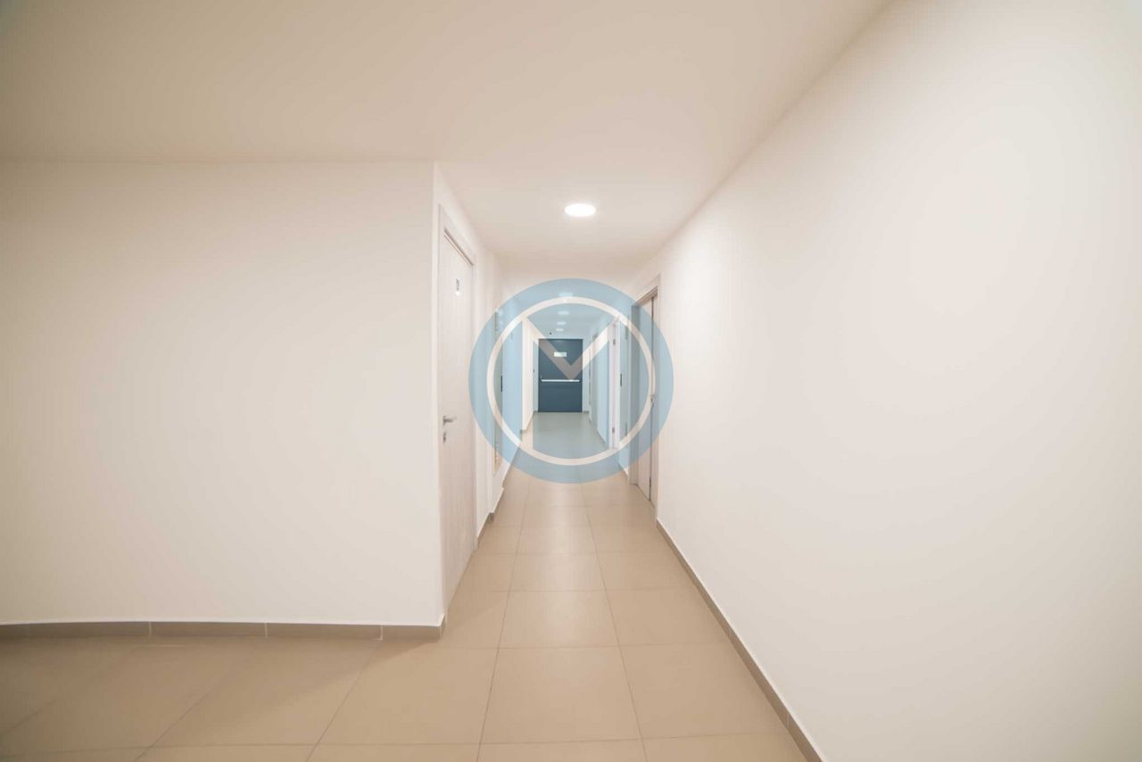 697b2781cdb4186721e7d616_697b2489cdb4186721e7b431 Language School For Rent