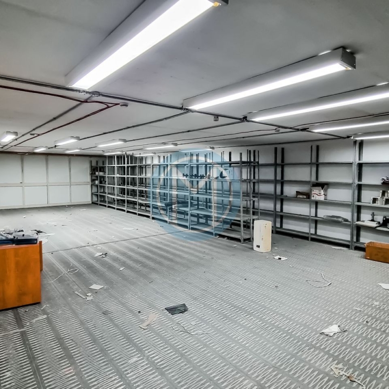 Large Warehouse To Let