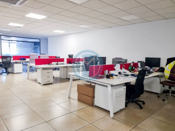 300 SQM Corner Office For Rent