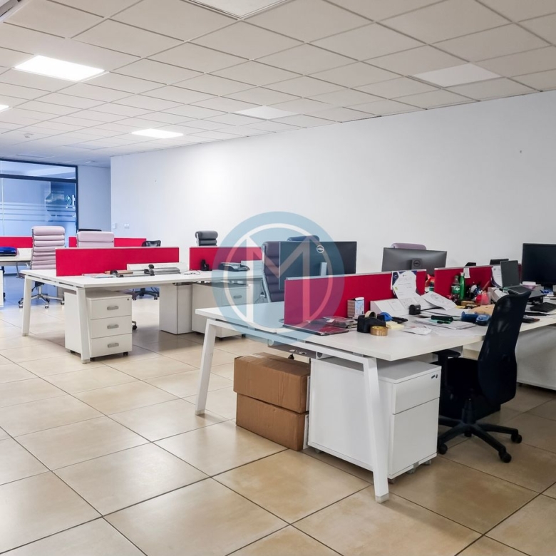 300 SQM Corner Office For Rent