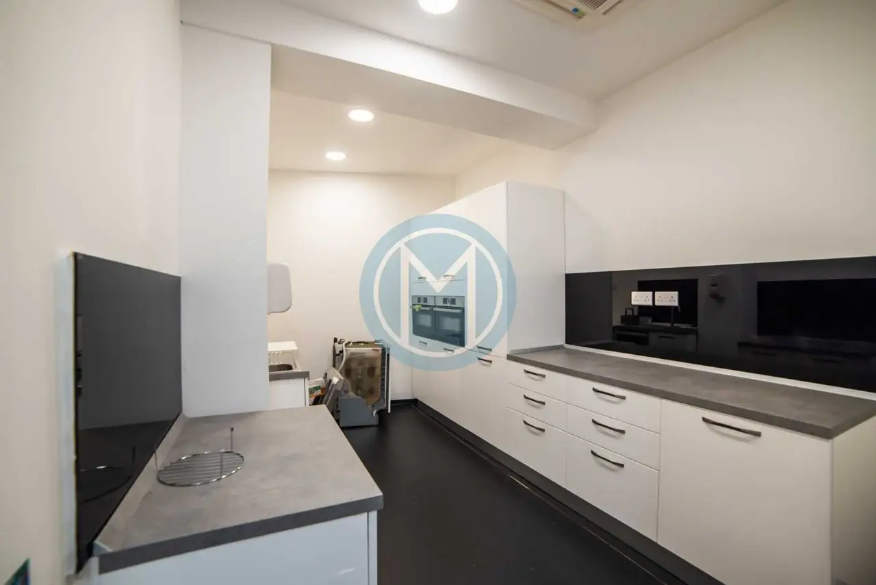 698ca3348352ce6fc41c3d0b_6979d8e3cdb4186721e76f54 500 SQM Office in Gzira