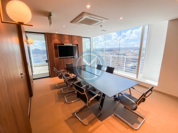 Bright 500 SQM Office To Let