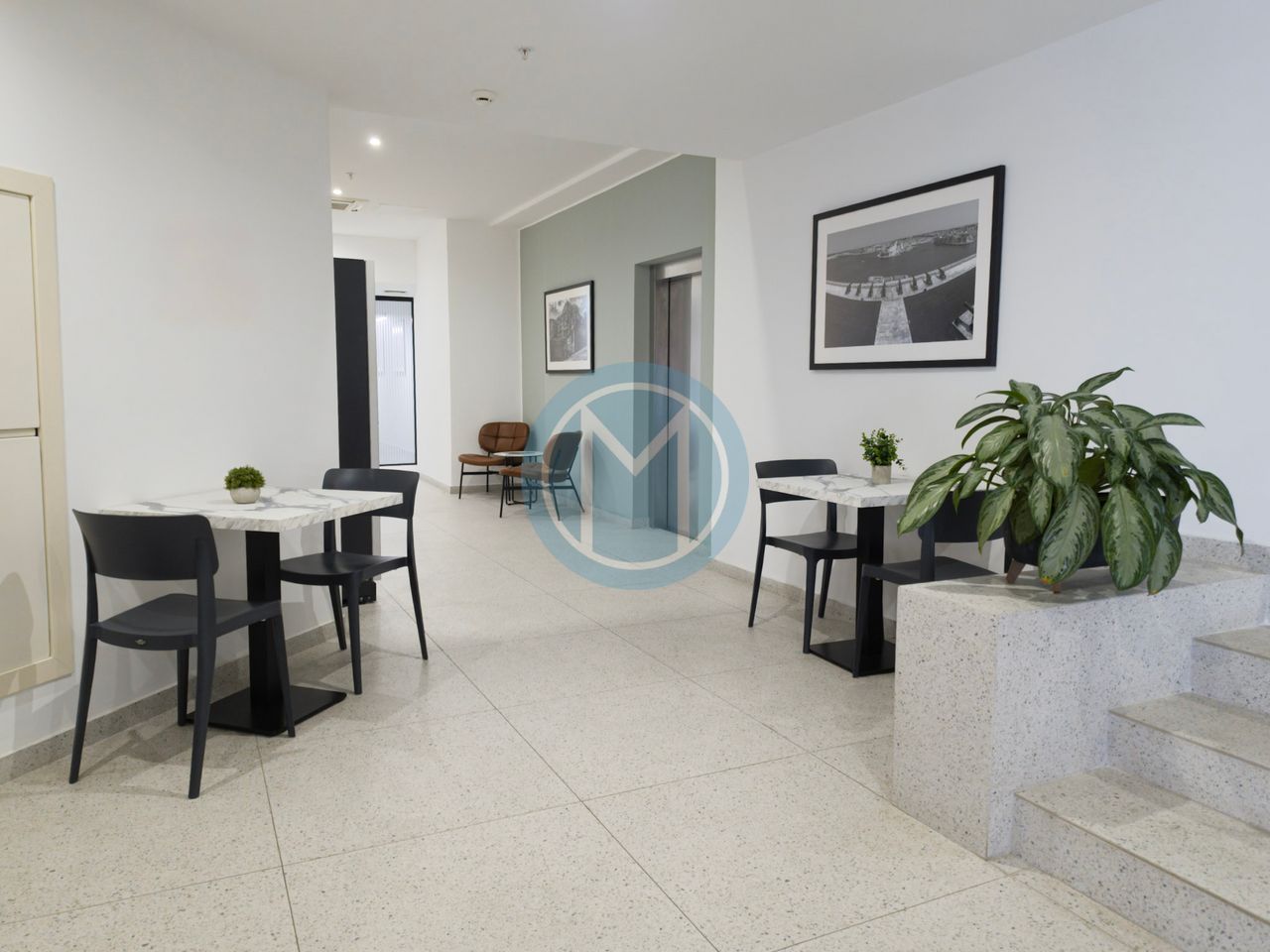 4-Person Private Office with Terrace in the Entertainment District 4-Person Private Office with Terrace in the Entertainment District