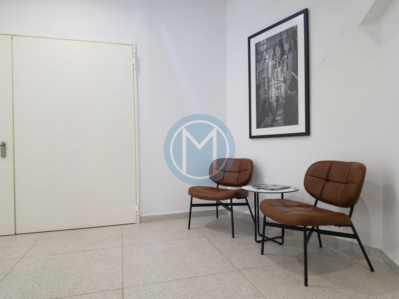 4-Person Private Office with Terrace in the Entertainment District 4-Person Private Office with Terrace in the Entertainment District