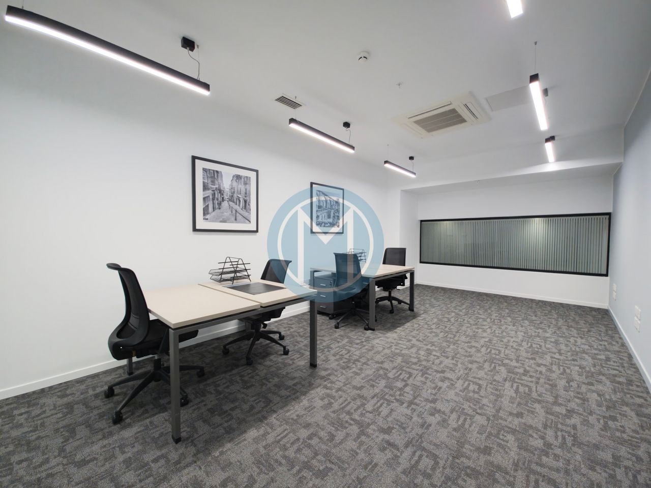 4-Person Private Office with Terrace in the Entertainment District 4-Person Private Office with Terrace in the Entertainment District