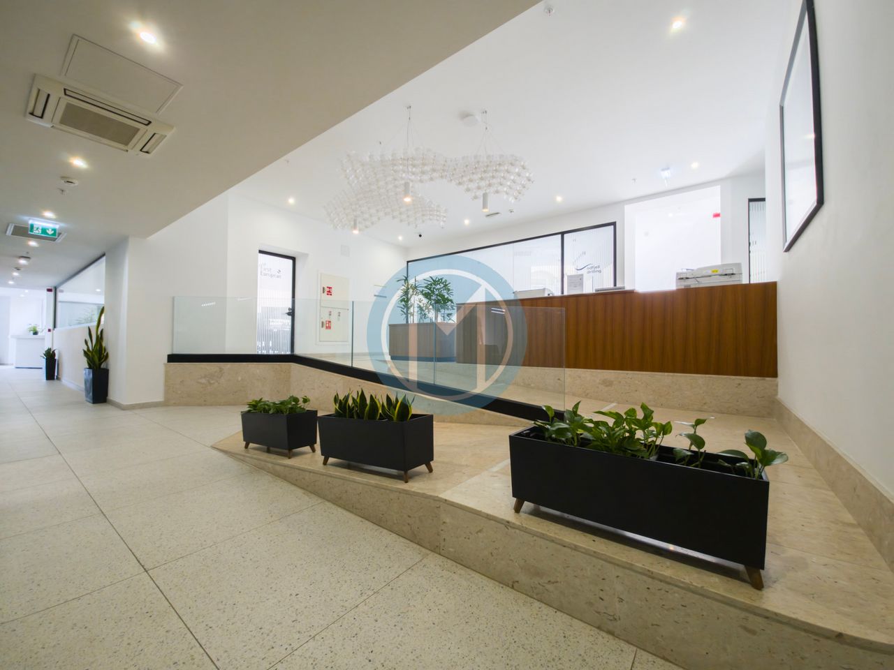 4-Person Private Office with Terrace in the Entertainment District 4-Person Private Office with Terrace in the Entertainment District